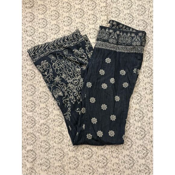 Free People Journey Bell Bottom Tribal Pattern Blue Denim Jeans Size 27 - Picture 3 of 11